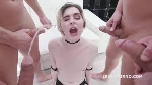 Ella hollywood piss