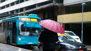 Para este martes se espera una jornada de lluvia en la región metropolitana, con una máxima de 19. Lluvia En Santiago Las Caracteristicas De Las Precipitaciones Que Caeran Este Miercoles Meganoticias