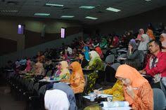 Peranan jawatankuasa perhubungan kaum dalam merintis kesepaduan sosial di tanah melayu suzy aziziyana saili kolej pengurusan bisnes dan perakaunan, universiti tenaga nasional (uniten) rosila bee mohd hussain fakulti sastera dan sains sosial, universiti malaya (um).dua etnik lain iaitu cina dan india untuk berkerja di sektor perlombongan dan perladangan. 7 Seminar Media Baharu Pengajaran Dan Pembelajaran Sejarah Ideas Seminar Dan Media