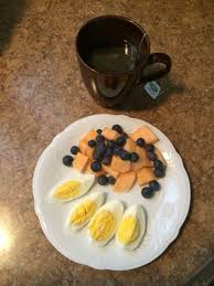 Maybe you would like to learn more about one of these? Low Calorie Breakfast 1 Hard Boiled Egg 1 Cup Of Cubed Cantaloupe 1 4 Cup Of Blueberries And A Cup Of Green Tea Low Calorie Breakfast Low Calorie Food