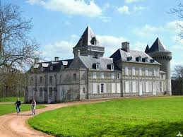 Epingle Par Laurence Veysset Sur Chateaux Edifices Religieux Maison Style Edifices Religieux France