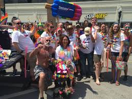 納斯達克在 線(the nasdaq online)亦提供所有在美國進行買賣的公司的市場數據，以及提 供納斯達克股票的即時報價。 因應這些 建議，紐約交易所、納斯達克及 其他證券交易所分別修訂其與審計委 . Xopcum Mwues2m