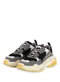 It is a top rated balenciaga sneaker based on 65 user ratings reviews, facts and deals of balenciaga triple s trainers. Sneaker Triple S Von Balenciaga Bei Breuninger Kaufen