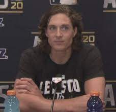 During an mlb network segment, host tom verducci noted the resemblance between tyler glasnow and actor cillian murphy and wanted to get the pitcher a newsboy cap so he'd fit right in with murphy. Cillian Murphy S Twin That Is 6 8 And Pitches In The Mlb Tyler Glasnow Random Hot Guys