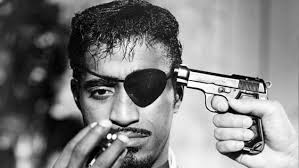 He was an inexperienced driver behind the wheel of his lime green cadillac. Wie Hat Sammy Davis Jr Sein Auge Verloren