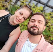 What are some tips for a new player in Ark Survival?