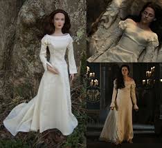 Snow White Kristen Stewart Funeral Awakening Dress Tonner Dolls From Snow White The Huntsman By Morgan May Stardus Dresses Costume Outfits Ball Gowns