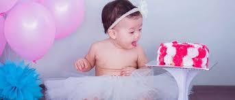 Akibat terlalu cepat diberi makan makanan padat, tubuh bayi bisa bermasalah. Bahaya Memberikan Bayi Makan Sebelum 6 Bulan Guesehat Com