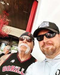 Evan Temple's Instagram, Twitter & Facebook