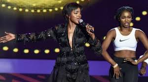 In the video, tiwa savage and seyi shay can be seen exchanging harsh words in what looks like a salon. Quwvivfr1nw 8m