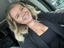 Apps for removing flyaways in photos?