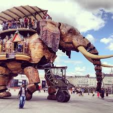 Il est mis en mouvement par 62 vérins, dont 46 hydrauliques, 6 pneumatiques et 10 à gaz. Giant Elephant Nantes It S Just So Mad We Could Post 100 Photos But I Think That Would Probably Be A Little Boring We D Advise Go And Check It Out Giantelep Giants