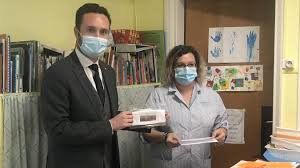 Avec un masque transparent, on a davantage accès aux expressions, explique vanessa andrieu, institutrice à l'école maternelle gabriel sajus de ramonville. La Ville D Hazebrouck Distribue Les Masques Transparents De Lener Cordier Dans Les Ecoles