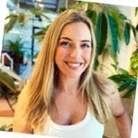 Samantha Farris's Instagram, Twitter & Facebook