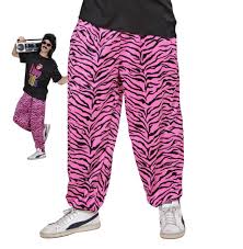 80er 90er Mode Modelle Mit Lockeren Hosen Streifen Sieht Interessant Hosen Fur Manner In Der Ara Der 80er 90er Jahre 80er 90er Mode 90er Mode Lockere Hose