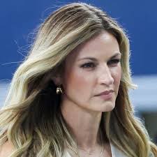 Erin Ouellette's Instagram, Twitter & Facebook