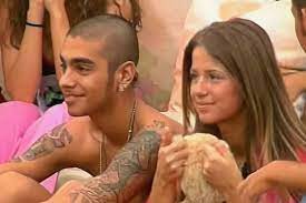 По мнению некоторых экспертов, она оказалась самым рейтинговой за всю историю. Sasha Masha 5 Romanov Na Fabrike Zvezd Starhit Ru