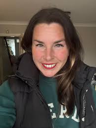 I'm tempted to go blonde again 🫣 help!! 🤣 Brunette or blonde? #brunette  #blonde #haircolor