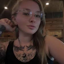 Looking for someone to do family photos of me & my kiddos. Preferably has  an indoor studio. Christmas themed. Thank you!