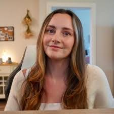 Madison Hunter's Instagram, Twitter & Facebook