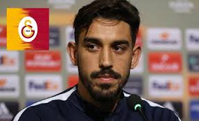 Bir tane ablası bulunan ünlü futbolcunun, annesi ev hanımı, babası ise osti̇m'de oto bakım dükkanında. Irfan Can Kahveci Galatasaray A Mi Transfer Oluyor