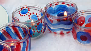 Activité manuelle avec pot de yaourt. Les Photophores Du 14 Juillet Objets A Fabriquer Grandir Avec Nathan