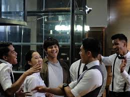 Anak kepada pasangan idris ali (bapa) dan habsah desa (ibu). Hairul Azreen Naik 5 Kilogram Kerana Filem Pasal Kau Remaja