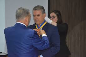 Entre 2014 y 2018 suscitó iniciativas en varias áreas mientras permaneció en el congreso de la. Estudie En Las Mejores Universidades De Ee Uu Pero Mi Mayor Orgullo Es Ser Sergista Ivan Duque Universidad Sergio Arboleda