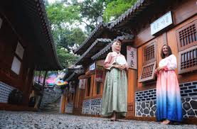 Dengan desain atmosfer eropa, terdapat banyak sekali spot unik dan menarik yang pastinya menjadi daya tarik wisatawan. Bersiap Bangkitkan Wisata Nikmati Suasana Kampung Korea Di Karang Resik Kabar Priangan Com