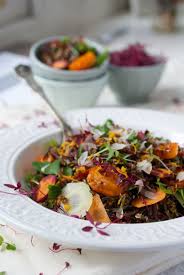 Salade De Quinoa Rouge Riz Sauvage Tomates Cerise Carottes Et Graines Germees Recette Cuisine Vegetarienne Recette Quinoa