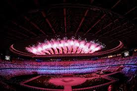 La capital japonesa despidió este 8 de agosto 17 días de pura emoción en una ceremonia de clausura que pone el broche de oro a las olimpiadas más extrañas de la historia. Gds6ejfggcw0jm