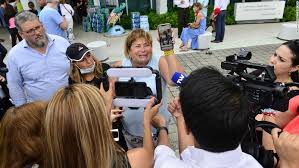 Loved ones await news, survivors flee after condo building partially collapses near miami. 2u Url3ekaejim