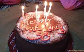 Coklat import disusun cantik di dalam kotak dengan ucapan yang customized pasti membuatkan hati si dia terasa. Isteri Terima Hadiah Harijadi Unik The Sweetest Birthday Present