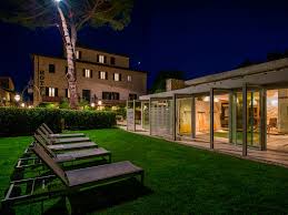 L'hotel a conduzione familiare b&b l'orto delle terme si trova a pochi minuti dal parco dei mulini. Albergo Le Terme Toscana Film Commission