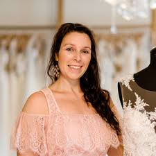 Sie können zwischen langen oder kurzen brautkleidern, strandhochzeitskleidern, brautkleidern in übergrößen, erschwinglichen. Brautmode In Wurzburg Brautkleider Hochzeitsanzuge