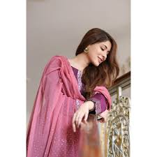 Azekah On Instagram Tables Turn Bridges Burn We Live And Learn Hooriya Malaleyaar Aliferozrupani Anokhi In 2020 Top Shirt Kurti Live And Learn