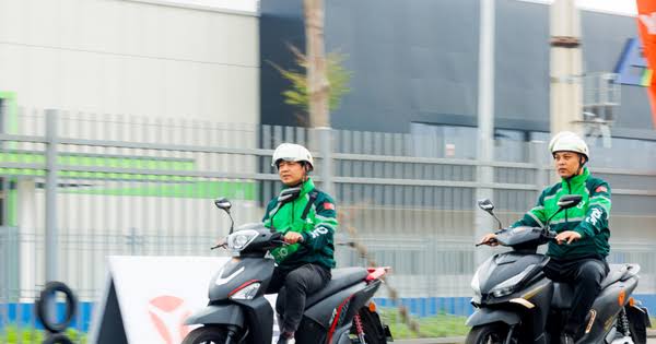 Đối tác Grab chuyển đổi sang xe máy điện