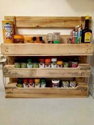 Decoration Et Bricolage Les Differentes Utilisations Des Palettes En Bois Palette Bois Porte Epice Rangement Cuisine