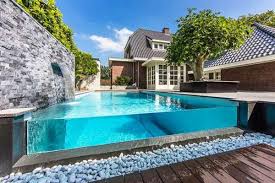 Wir bieten ihnen gartenpools in allen größen, formen und tiefen. 101 Erstaunliche Bilder Von Pool Im Garten Schwimmbader Hinterhof Pool Im Garten Kleine Hinterhof Pools
