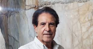 Moisés Cayetano recorre su producción poética en un encuentro con el  público en Badajoz