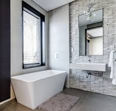 Le carrelage n'est pas inévitable dans une salle de bains, pensez au sol vinyle : 1001 Idees Pour Adopter Une Credence Salle De Bain Esthetique Et Fonctionnelle