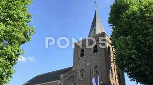 Voor diegenen die dat wensen is er een gezamenlijk vertrek aan de pastorie in winterslag om 19.00 uur. Heppeneert Belgie Belgium Sint Gertrudis Stock Video Pond5