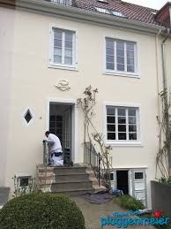 Hausanstrich Am Bremer Reihenhaus In 2020 Mit Bildern Reihenhaus Fassadengestaltung Haus Streichen