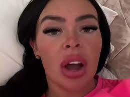 Elsa Chambers's Instagram, Twitter & Facebook