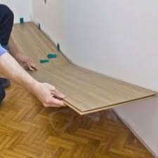 Comment Poser Des Lames Clipsables En Linoleum Imitation Parquet Linoleum Linoleum Sol Revetement Sol