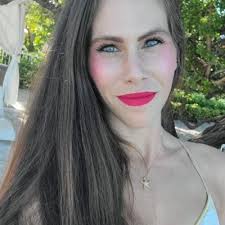 Angela Bingaman's Instagram, Twitter & Facebook