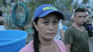 El dramático éxodo de los colombianos que abandonan Venezuela con todas sus  pertenencias a cuestas