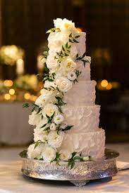 I've already shared this white wedding cake with cascading fresh flowers on facebook a few months ago, but i wanted to post a few pics here as well. Five Tiered Elegant White Cake With Cascading Flowers