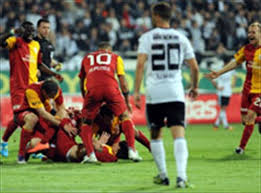 Kaptan arda turan topu tek vuruşta filelere gönderdi! Galatasaray Besiktas 3 2 Video Galeri Bein Sports Turkiye Tr Beinsports Com