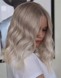 25 ways to wear platinum blonde hair. Platinum Blonde Hair Ideas For Medium Hair Stylezco
